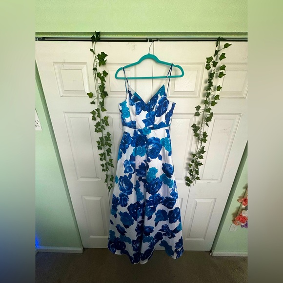 This is a Great Formal Party of any kind! This is a size 3! Only Worn Once